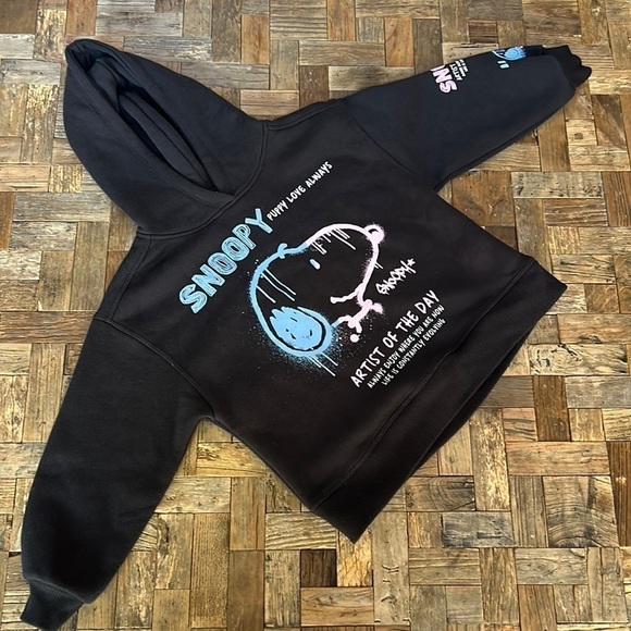Zara Snoopy Artist Black Hoodie - Picture 1 of 8
